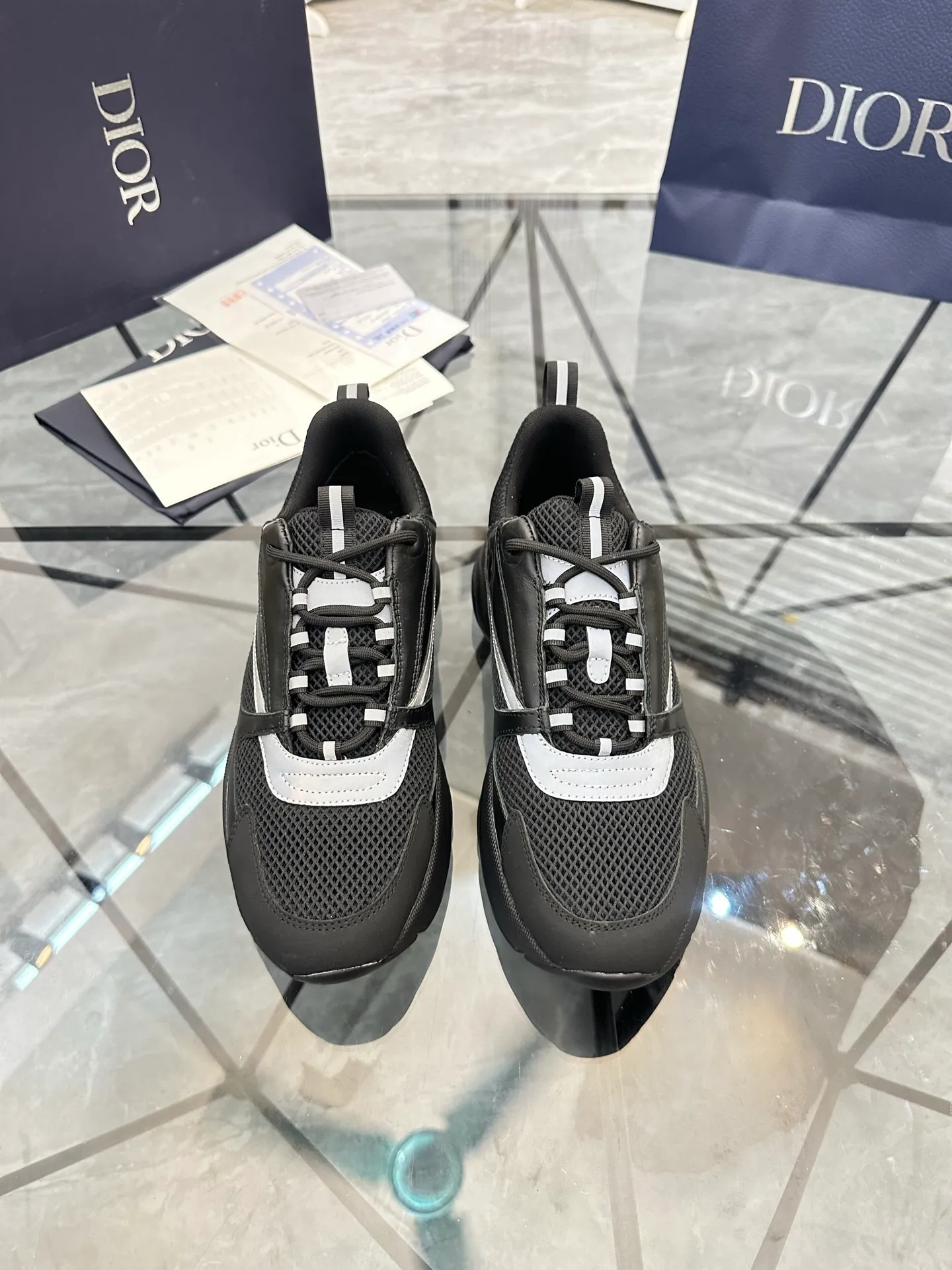 Men's shoes: 💰P460¥ Ready in Guangzhou, fully packaged Product trademark: Dior* "Dior*" low-top casual shoes Regular size: 38-46 (can be customized to 47) B22 Product materials: imported cowhide leather upper spliced ​​with original fabric, breathable lining, original outsole. Number: 920